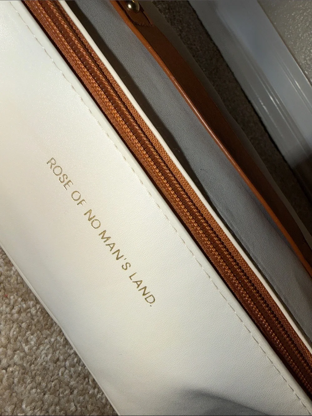 3/$15💗 White/Tan Cosmetic Pouch with Gold Zip - Rose of No Man's Land- NWOT